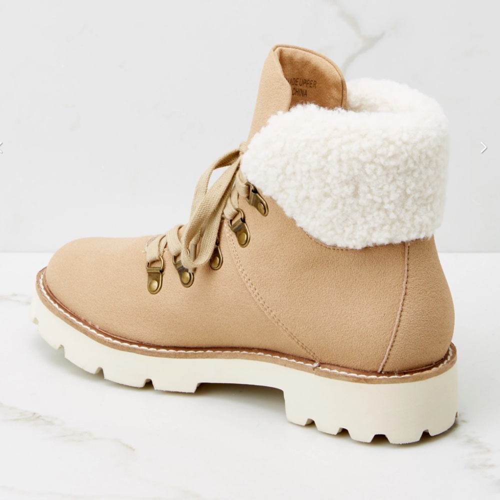 Size 6.5 Tan Lace Up Boots NWT (MAKE AN OFFER) - Picture 3 of 5